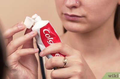 How to Clear Blackheads with Toothpaste