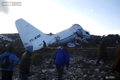 Algerian military plane crashes into mountain, 77 killed