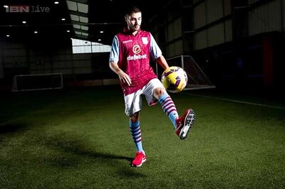 Aston Villa sign Spanish midfielder Gil