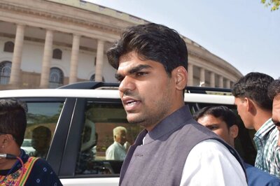 SP Lawmaker Throws Pieces of Paper at LS Speaker, Gets Away With Warning