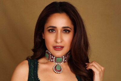 Pragya Jaiswal Looks Sizzling In This Emerald Green Sequined Lehenga, See Pics