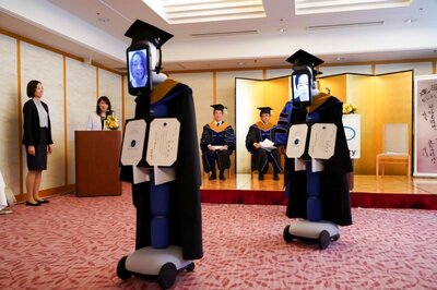Robots Replace Japanese Students at Graduation Amid Coronavirus Crisis