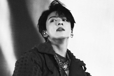 BTS: Flirty Jungkook Gives Fans Kisses, Hugs and Agrees To Go For A Date; ARMYs In Shock