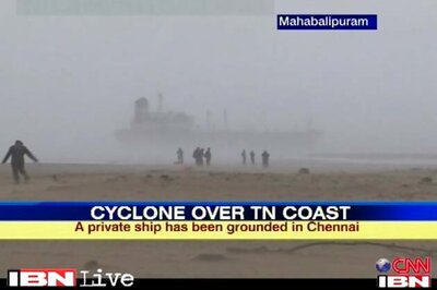 Cyclone Nilam: Oil tanker runs aground