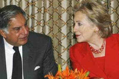 Hillary makes fashion statement with red business suit