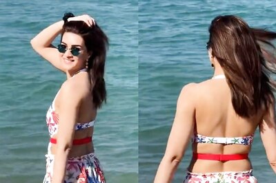 Sexy Video! Kriti Sanon Flaunts Hot Beach Body As She Holidays With Kabir Bahia in Greece; Watch