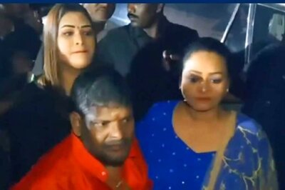 Ganja Karuppu Helps Shakeela Exit An Event After Fans Surround Her For Photos