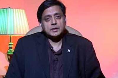 Tharoor's wit on austerity has Congress frowning