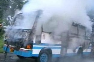 15 kids injured as schoolbus catches fire in Mumbai