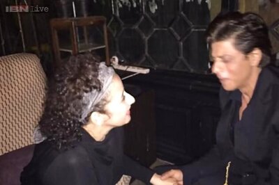 Snapshot: Manisha Koirala tweets her photo with Shah Rukh Khan, calls his charisma unmatched
