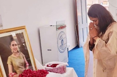 Babita Phogat Attends Suhani Bhatnagar's Prayer Meet; Photos With Dangal Actress' Parents Go Viral