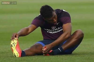 Liverpool's Daniel Sturridge faces spell out with muscle tear