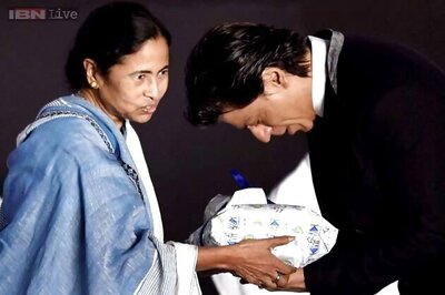 Shah Rukh Khan urges international filmmakers to experience Kolkata; speaks in Bengali at the opening ceremony of Kolkata International Film Festival