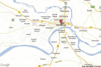 Clash breaks out outside UPPSC building in Allahabad