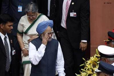 PM urges Kashmiri youths to end violence