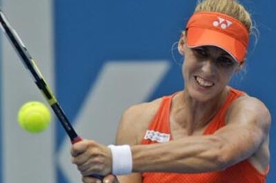 Dementieva crushes Serena, meets Safina in final