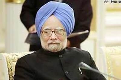 Global economic recovery still fragile: Manmohan Singh