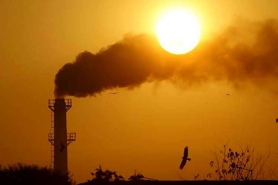 India pledges to curb greenhouse gas emissions by up to 35%
