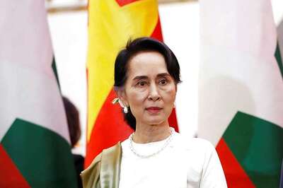 Myanmar's Civilian, Military Leaders Meet, Vow to 'Crush' Rakhine Rebels