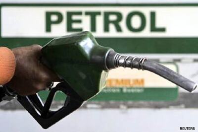 Petrol price cut by Rs 1 per litre