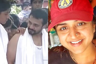 Vijay Raghavendra Bids Emotional Farewell To Wife Spandana at Funeral, Performs Last Rites