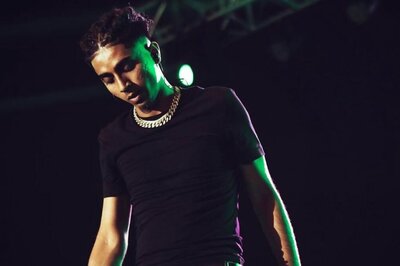 MC Stan Fans Go Wild! Mob Manhandles Him, Block His Car Outside an Event; Video Goes Viral