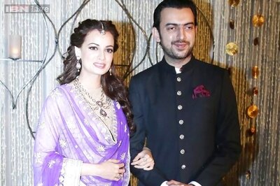 Snapshot: Bride-to-be Dia Mirza looks gorgeous as she shows off her mehendi