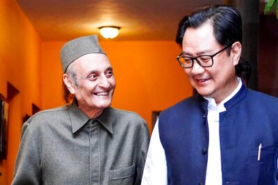 'Worthwhile Discussion': After Controversial Exchange on Kashmir, Rijiju Meets Senior Cong Leader Karan Singh