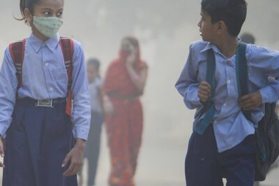 Delhi's Pollution Improves Slightly; Mumbai Remains in 'Very Poor' Category, AQI at Over 300