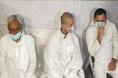 Nitish Kumar, Tejashwi Yadav Seen with Chirag Paswan at Ram Vilas Paswan's 'Shradha' Ritual in Patna