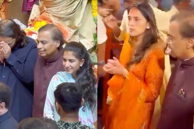 Anant Ambani, Radhika Merchant Brave Crowds As They Visit Lalbaugcha Raja With Mukesh Ambani | Watch