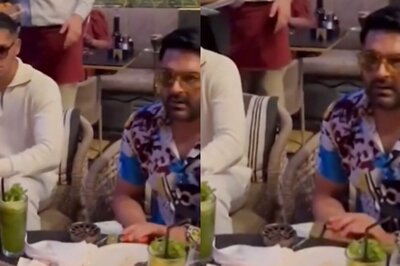 Kapil Sharma Caught Swiftly Removing Cigarettes, Hiding It In Palm In Viral Video; Watch