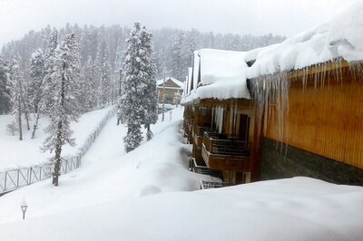 Fresh Snowfall Freezes Leh; Gulmarg Coldest in Kashmir Valley