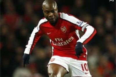 William Gallas stripped of Arsenal captaincy