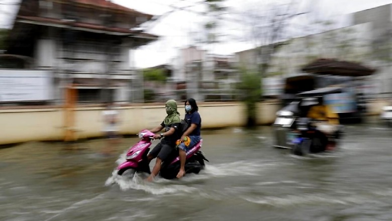 Philippines Evacuates Nearly 1 Million as Typhoon Goni Nears