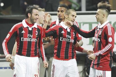 AC Milan beat 10-man Lazio 3-0 in Serie A