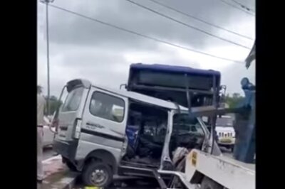 Delhi: 3 Killed, 8 Injured After Van Jumps Road Divider & Collides With Bus | WATCH