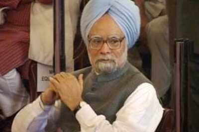 Interim budget a fine balancing act: Manmohan Singh