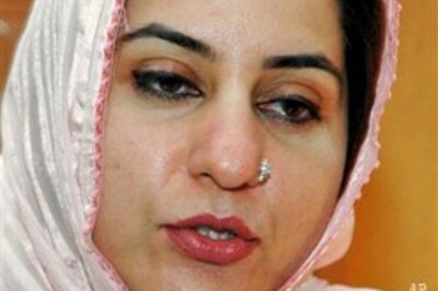 'Fanatic' kills Pak woman minister