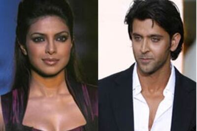 Hrithik, Priyanka win best actors at Filmfare awards