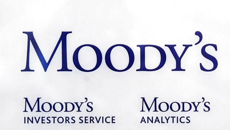 Spain rating slashed 3 notches by Moody's