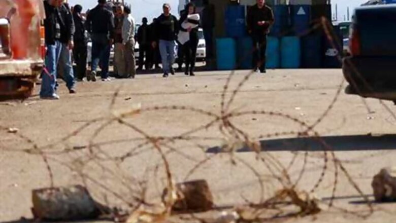 Syrian air force jets strike Lebanon border