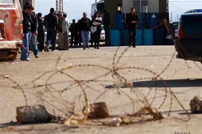 Syrian air force jets strike Lebanon border