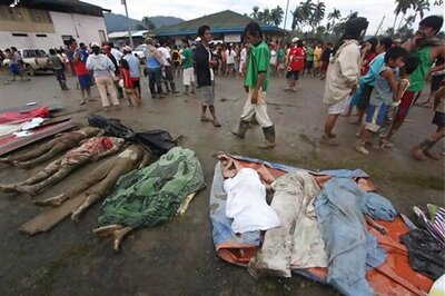 10,000 feared dead after typhoon Haiyan hits Philippines