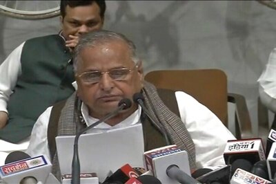 Snub for Akhilesh in Mulayam's First List of SP Candidates, Party to go Solo