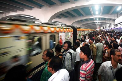 Passenger Dies After Kolkata Metro Train Starts Moving with His Hand Still Stuck Between Doors