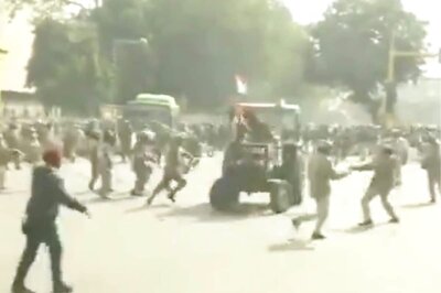 Chaos at ITO as Video Shows Rioters on Tractors Chasing Delhi Police Personnel