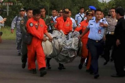 Four large parts of crashed AirAsia QZ8501 jet found on sea floor