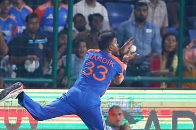 Hardik Pandya Pulls Off Sensational Running Catch With Swag to Dismiss Rishad Hossein - WATCH
