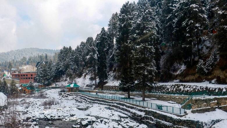 Kashmir Shivers as Mercury Drops Below Freezing Point